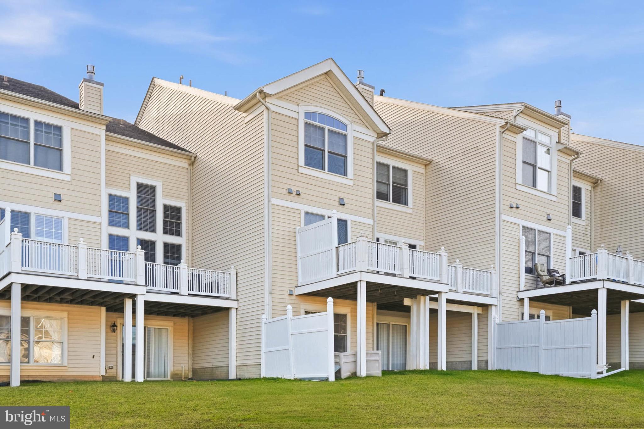 STONE LAKE - Residential