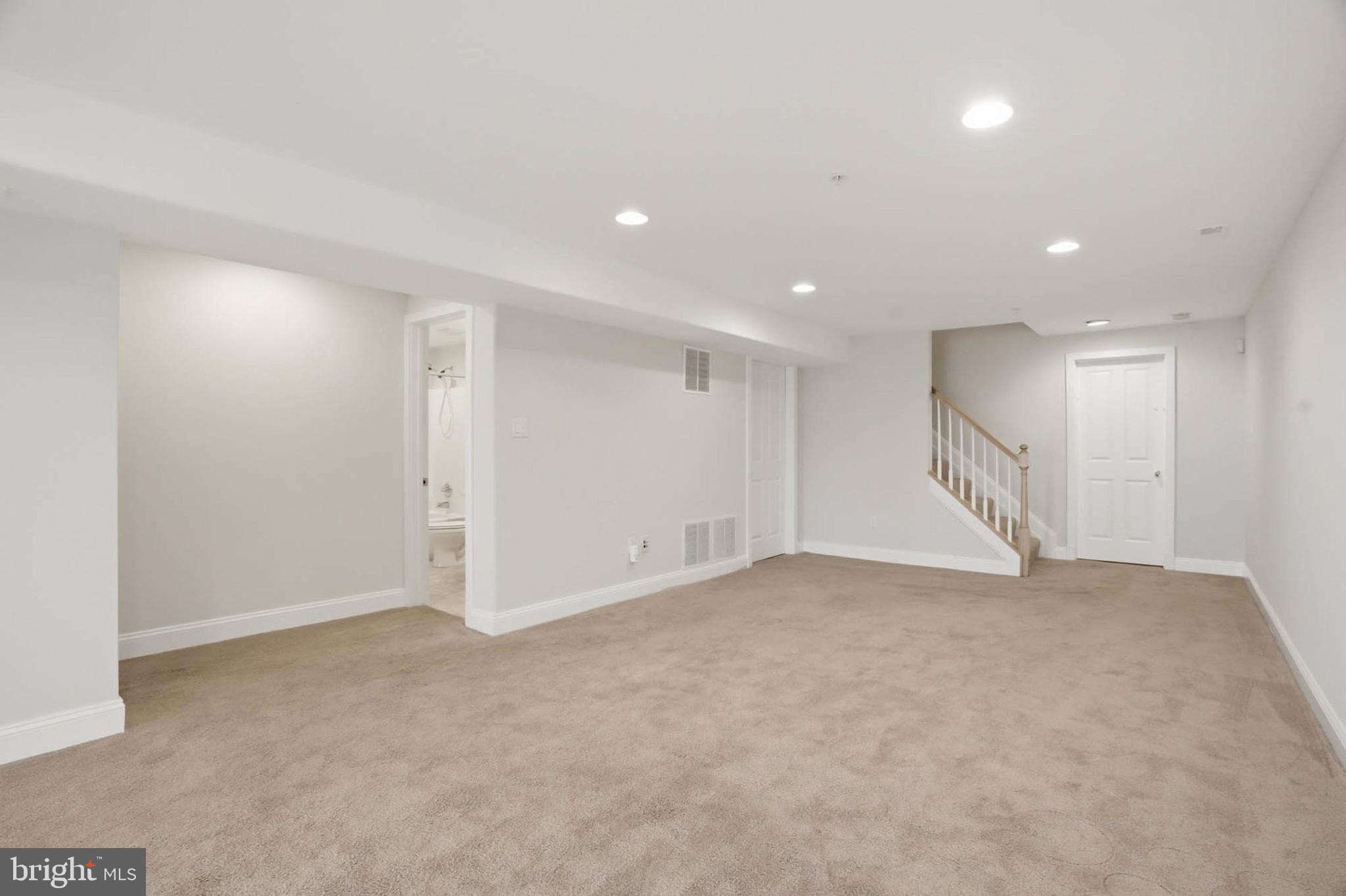 STONE LAKE - Residential