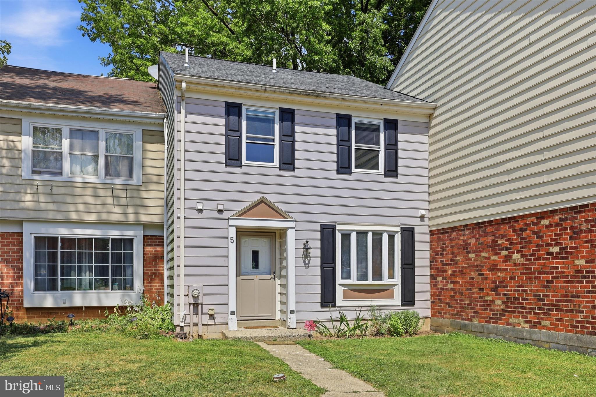 5 GALLORETTE COURT