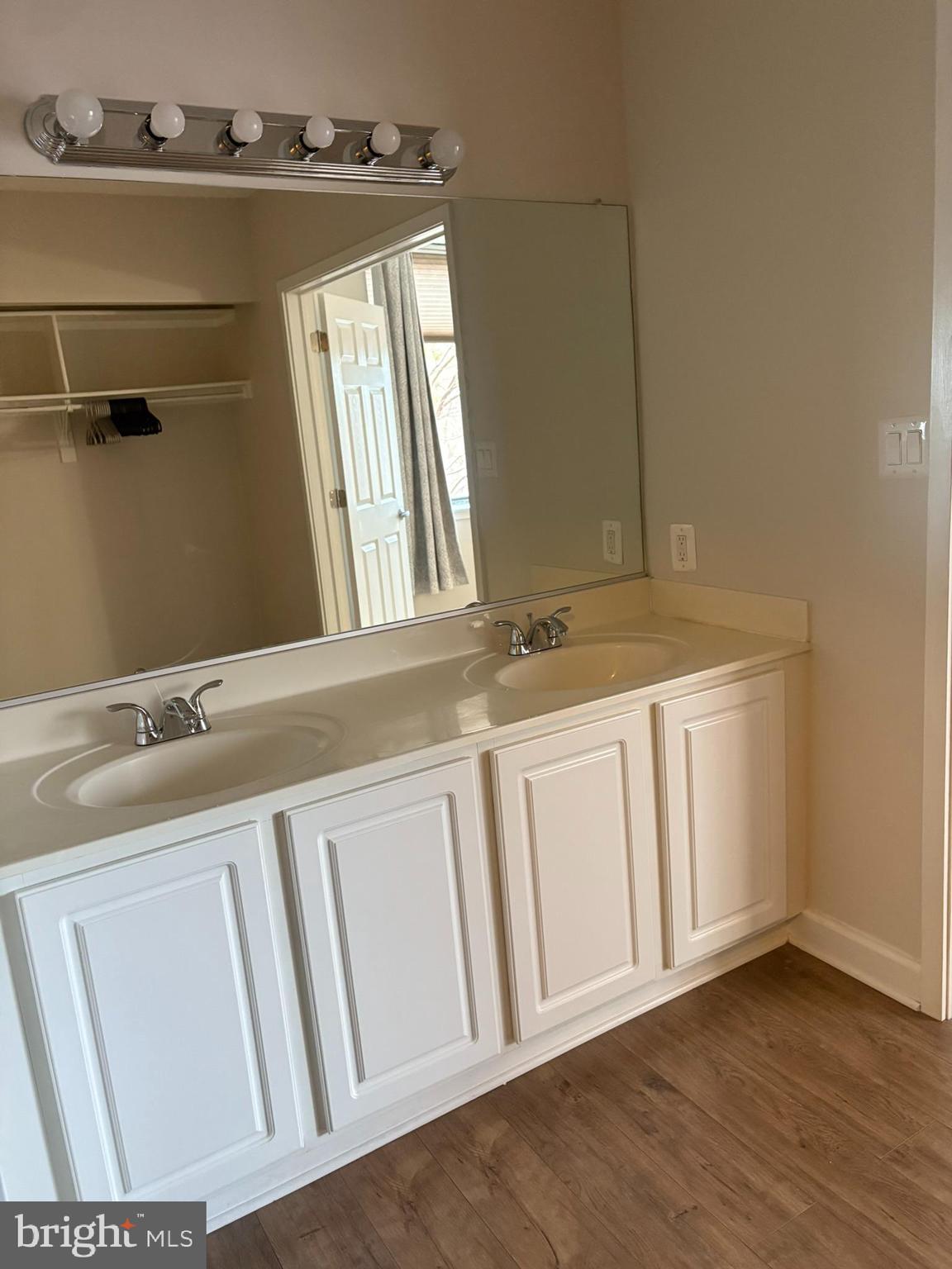 SKYLINE - Residential Lease