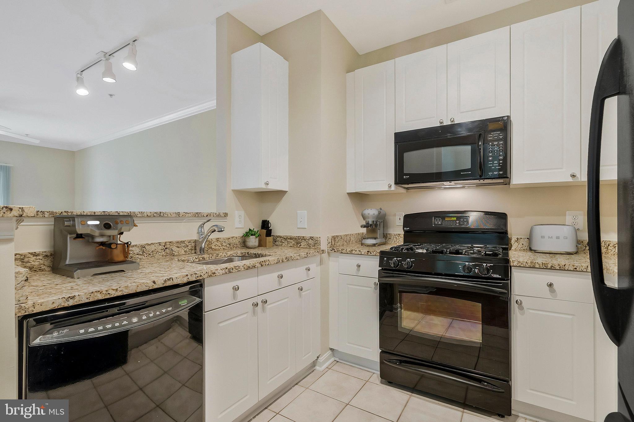 MARQUIS AT VIENNA STATION - Residential