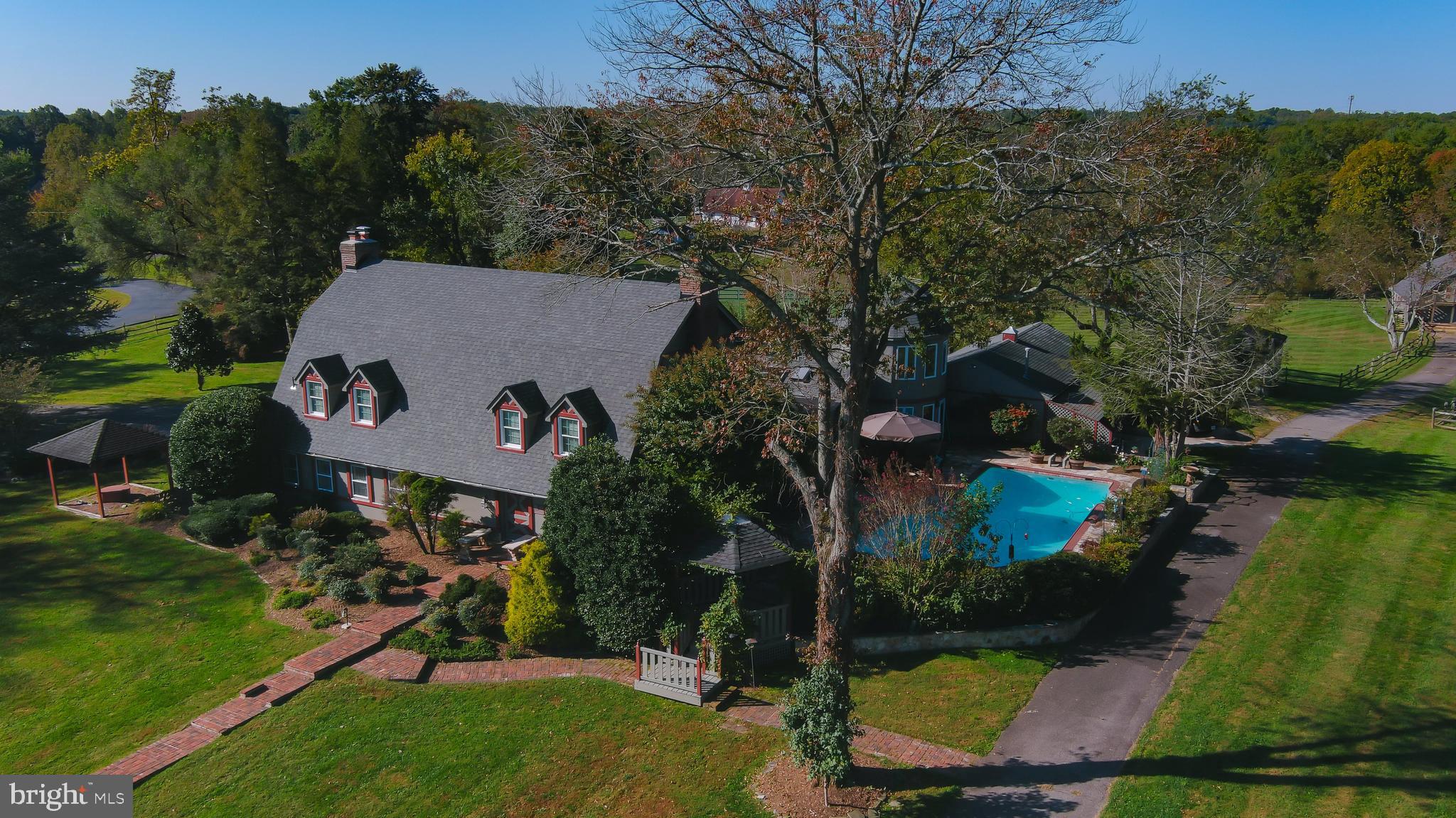 ENGLISH HILLS - Residential