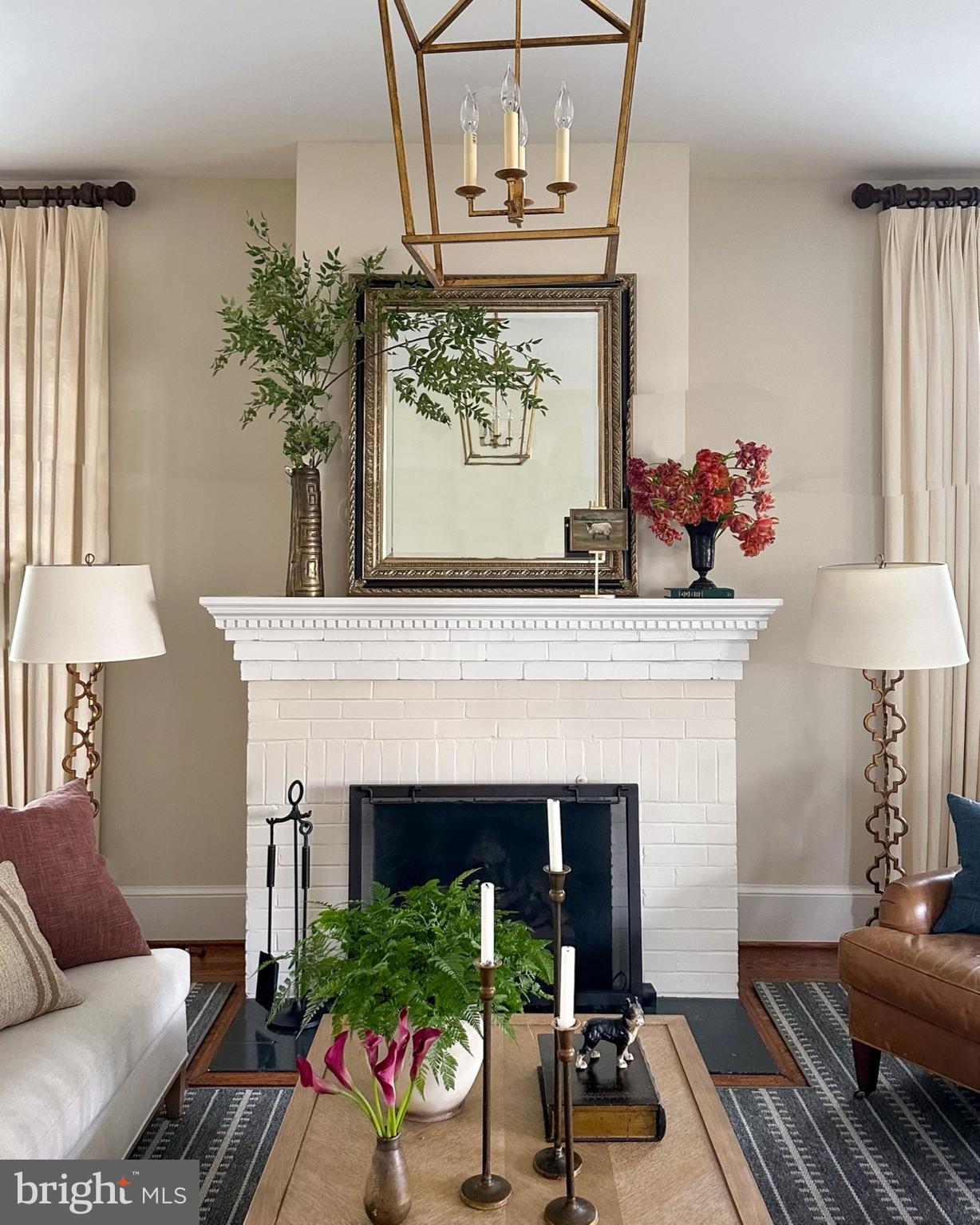 LYON VILLAGE - Residential