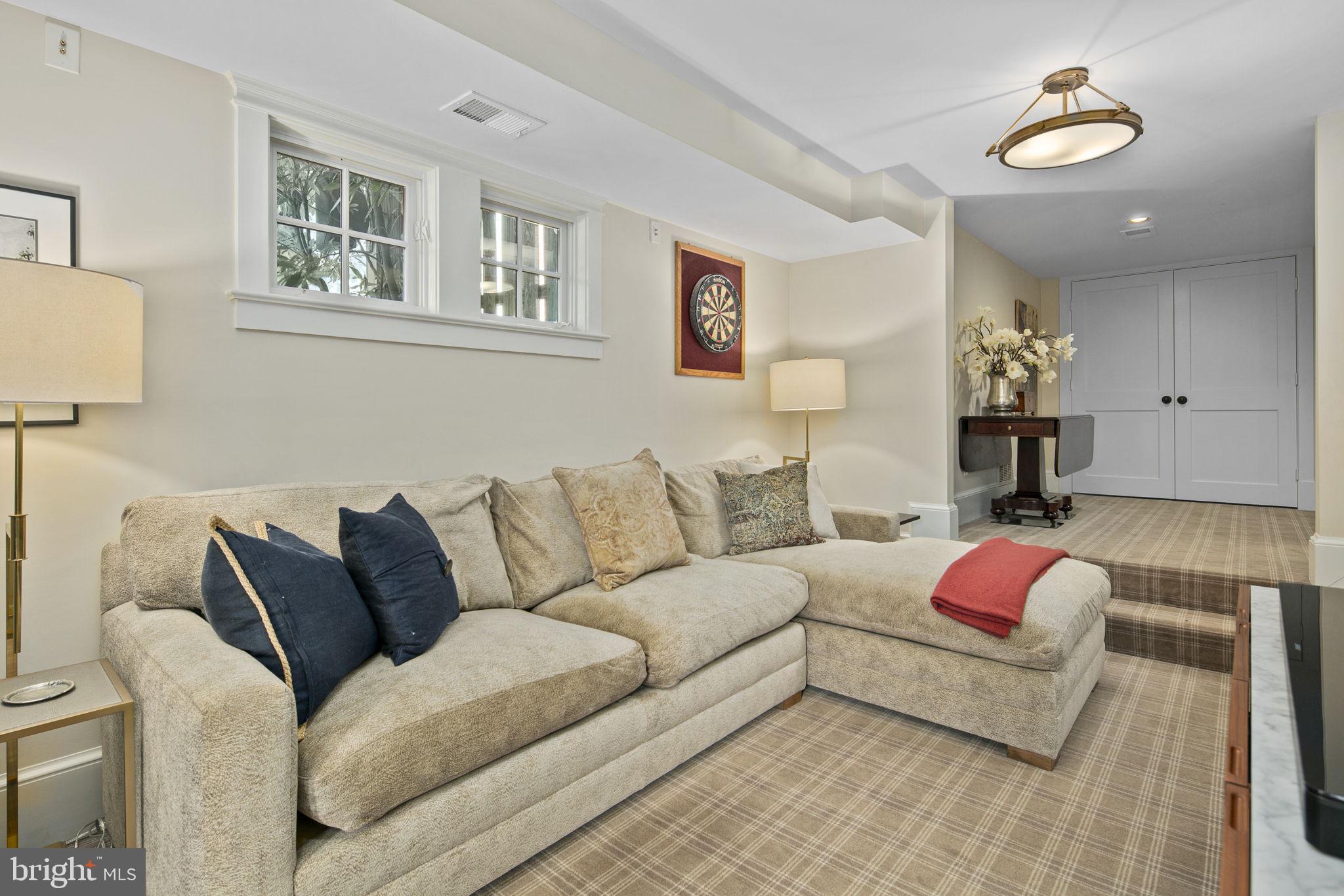 LYON VILLAGE - Residential