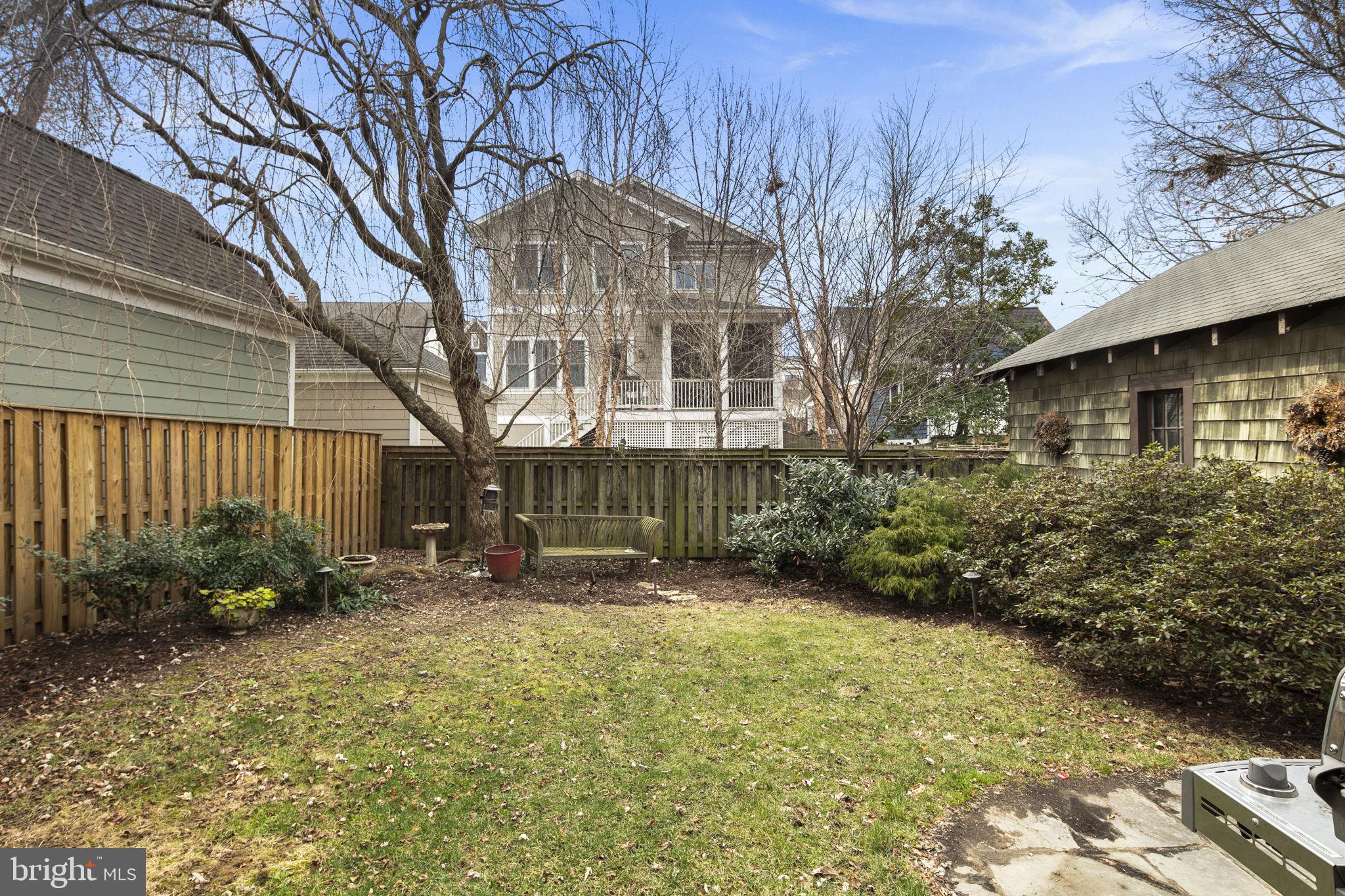 LYON VILLAGE - Residential