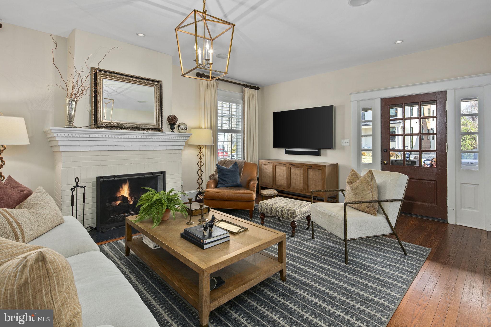 LYON VILLAGE - Residential