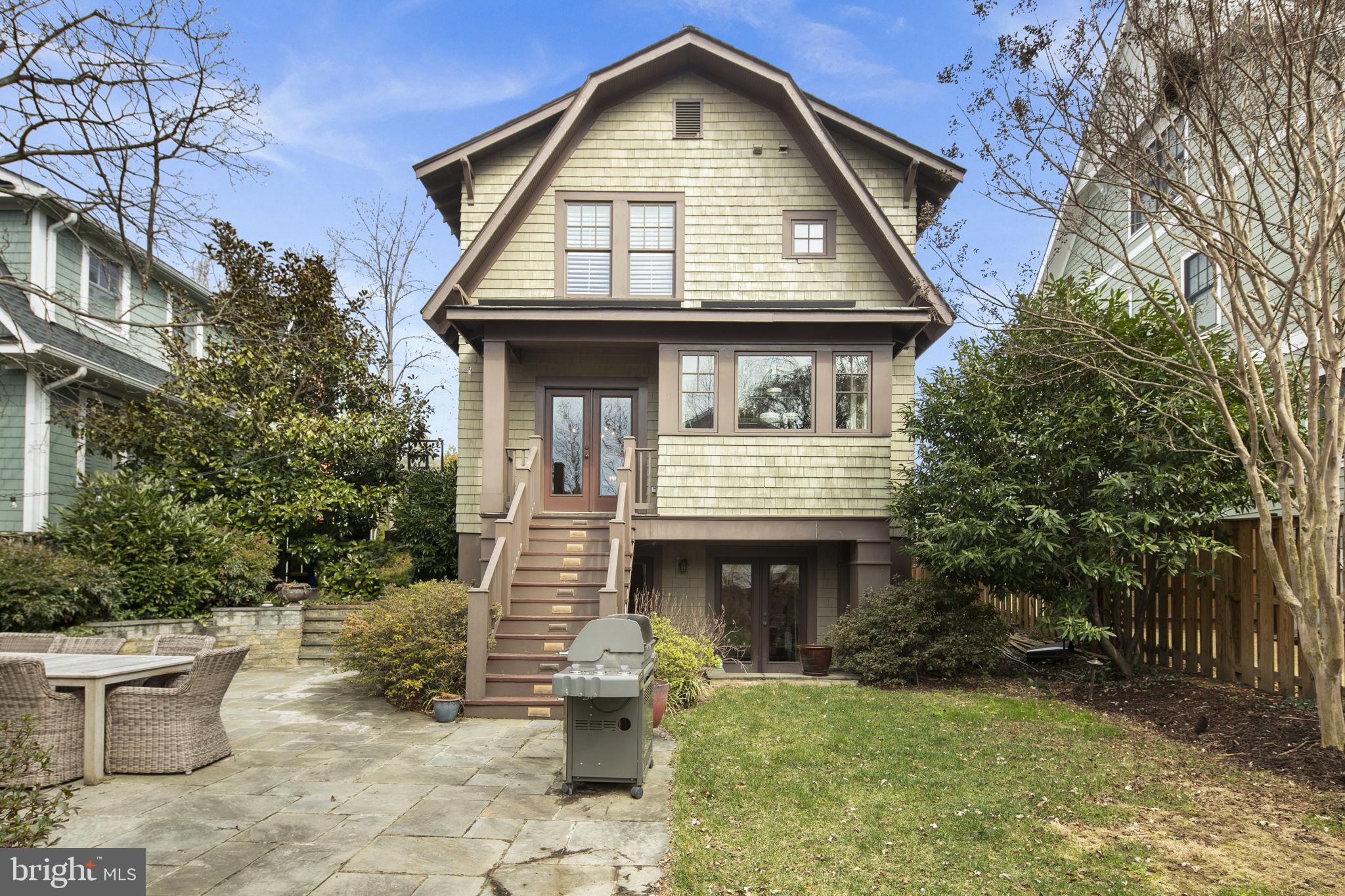 LYON VILLAGE - Residential