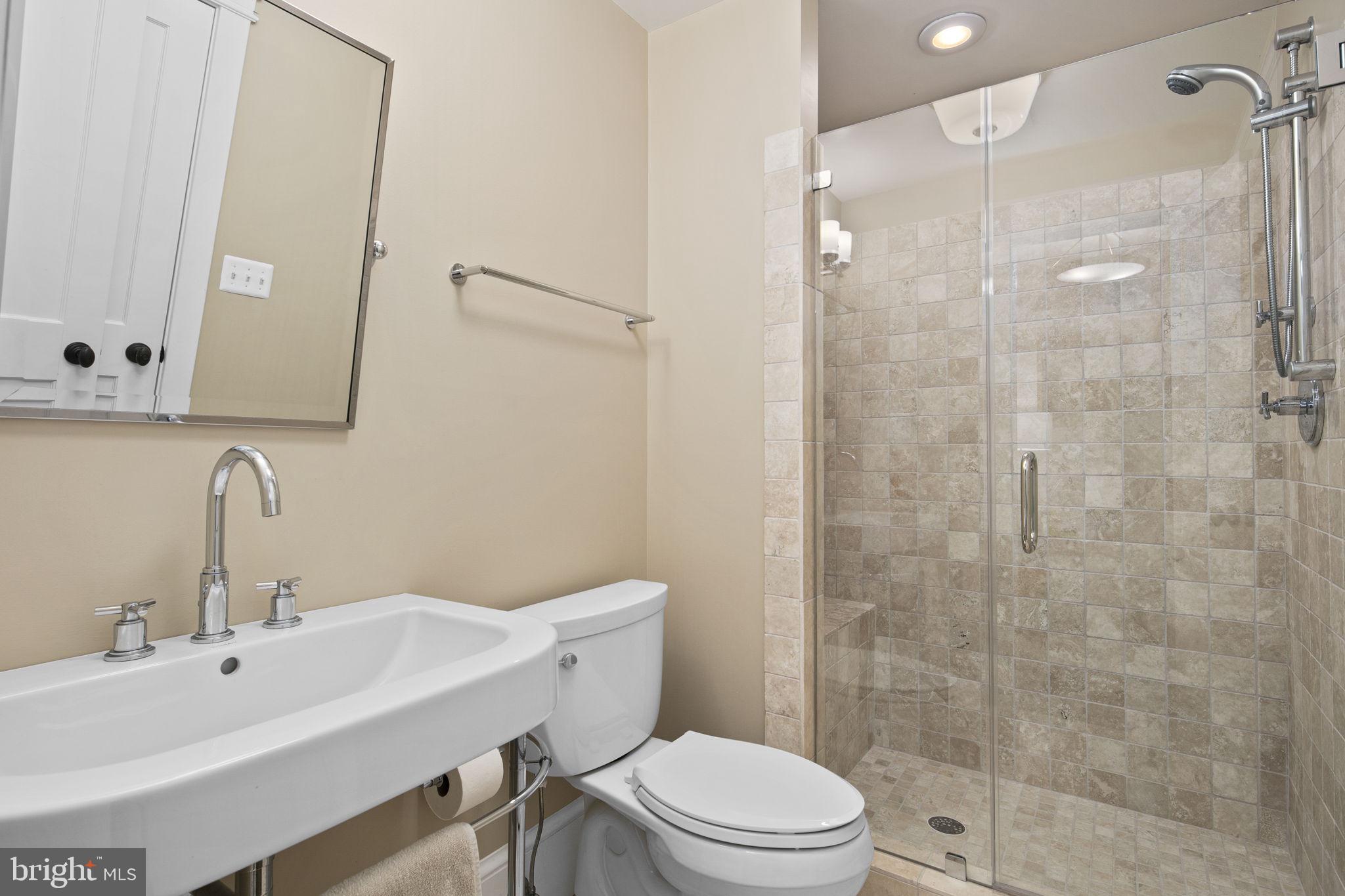 LYON VILLAGE - Residential