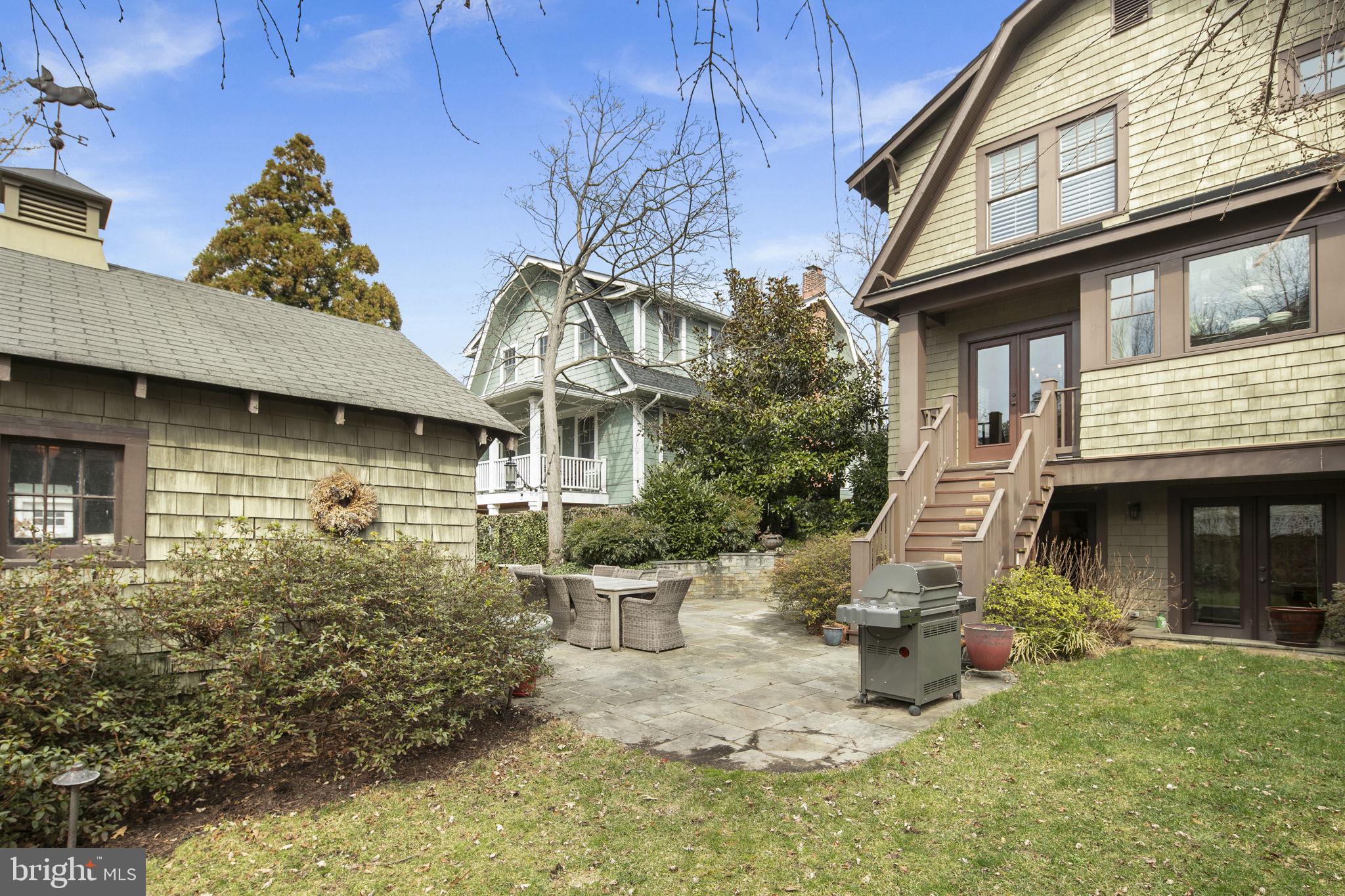 LYON VILLAGE - Residential