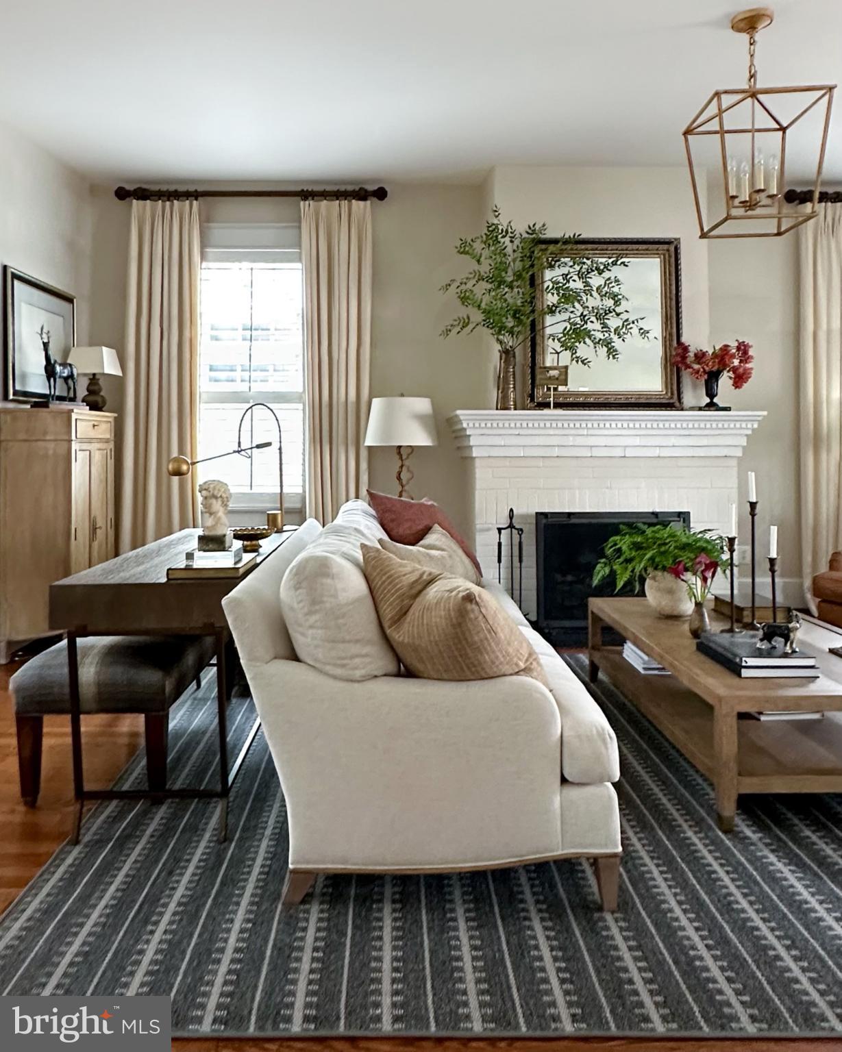 LYON VILLAGE - Residential