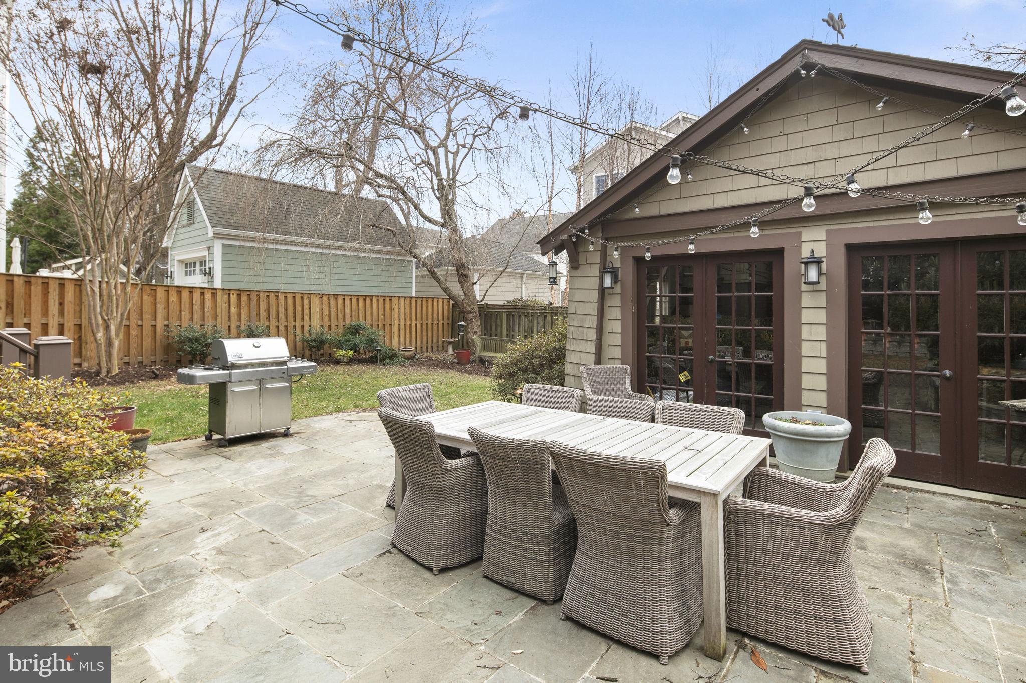 LYON VILLAGE - Residential