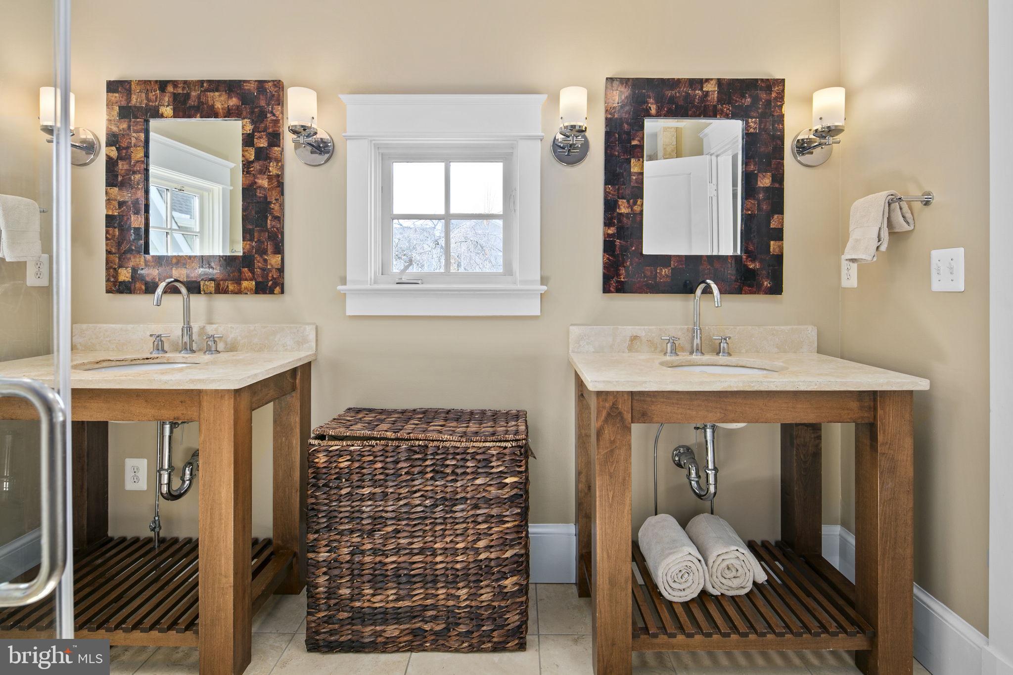 LYON VILLAGE - Residential