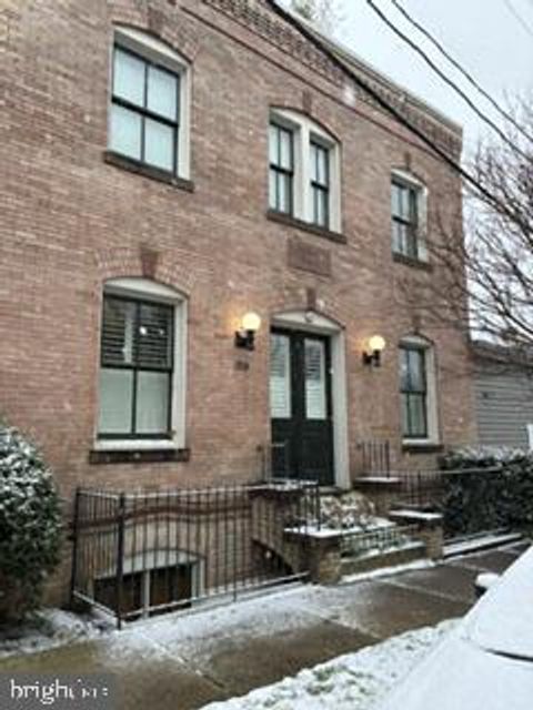 Photo of 1210 Queen St #1, ALEXANDRIA, VA 22314 (MLS # VAAX2059672)