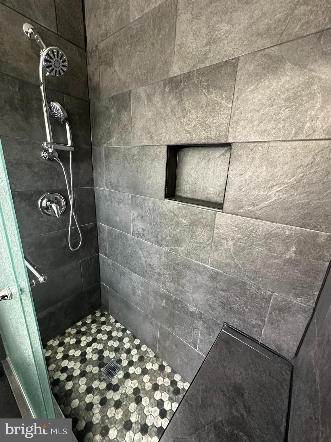 TANTALLON ON THE POTOMAC - Residential Lease