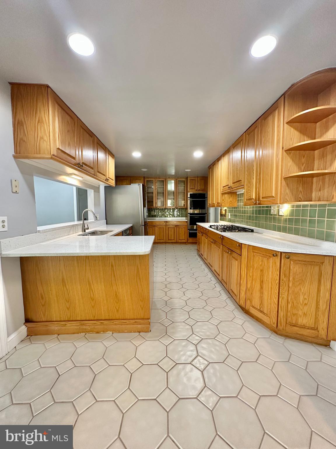 TANTALLON ON THE POTOMAC - Residential Lease