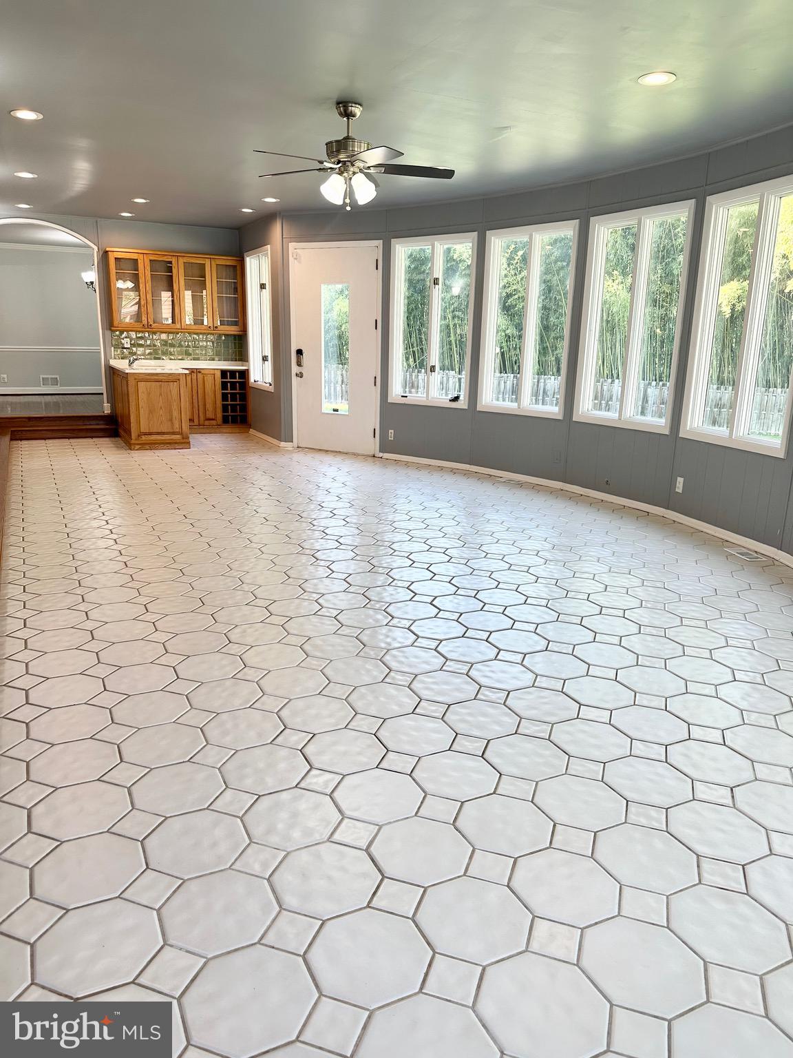 TANTALLON ON THE POTOMAC - Residential Lease