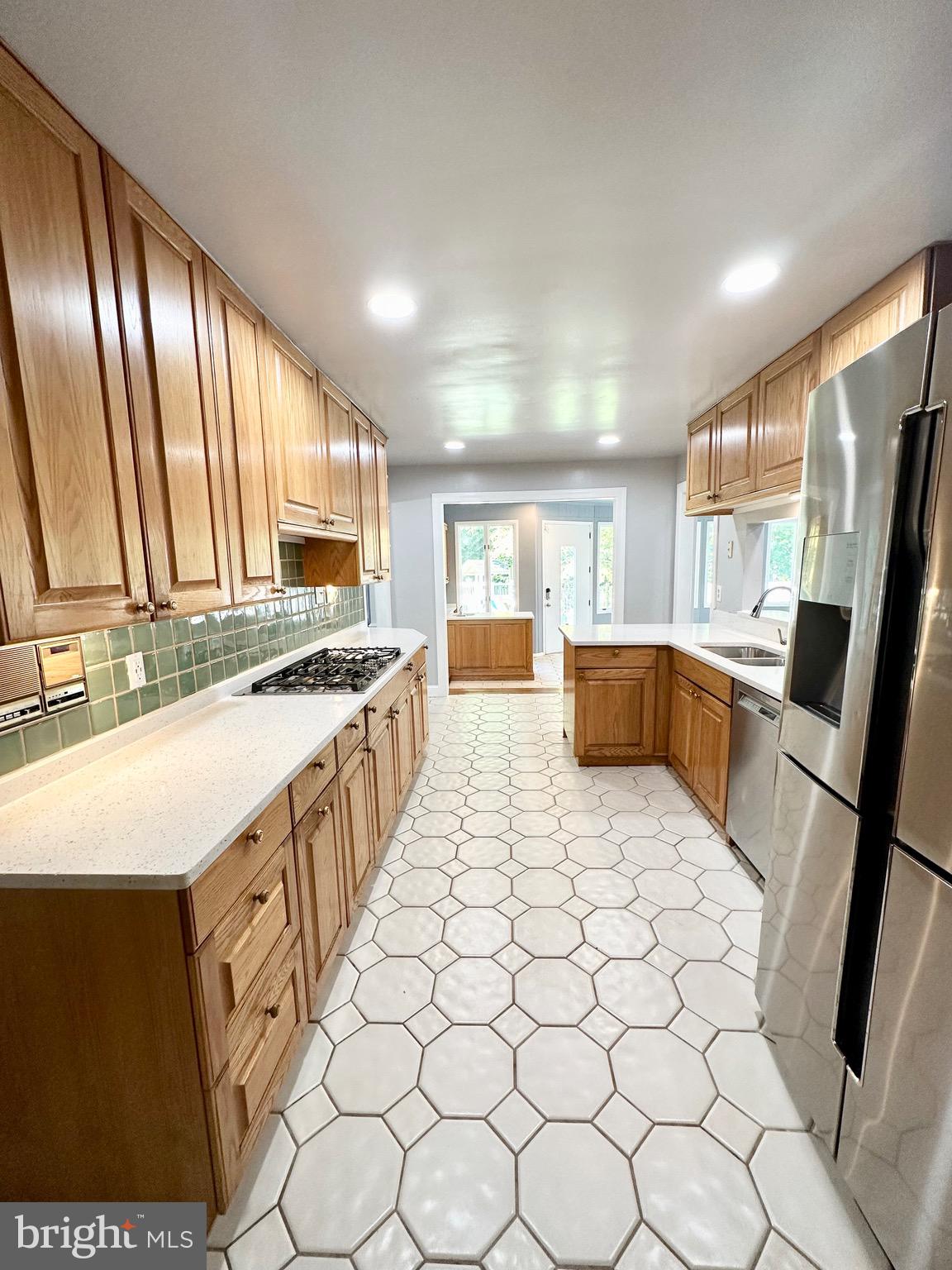 TANTALLON ON THE POTOMAC - Residential Lease