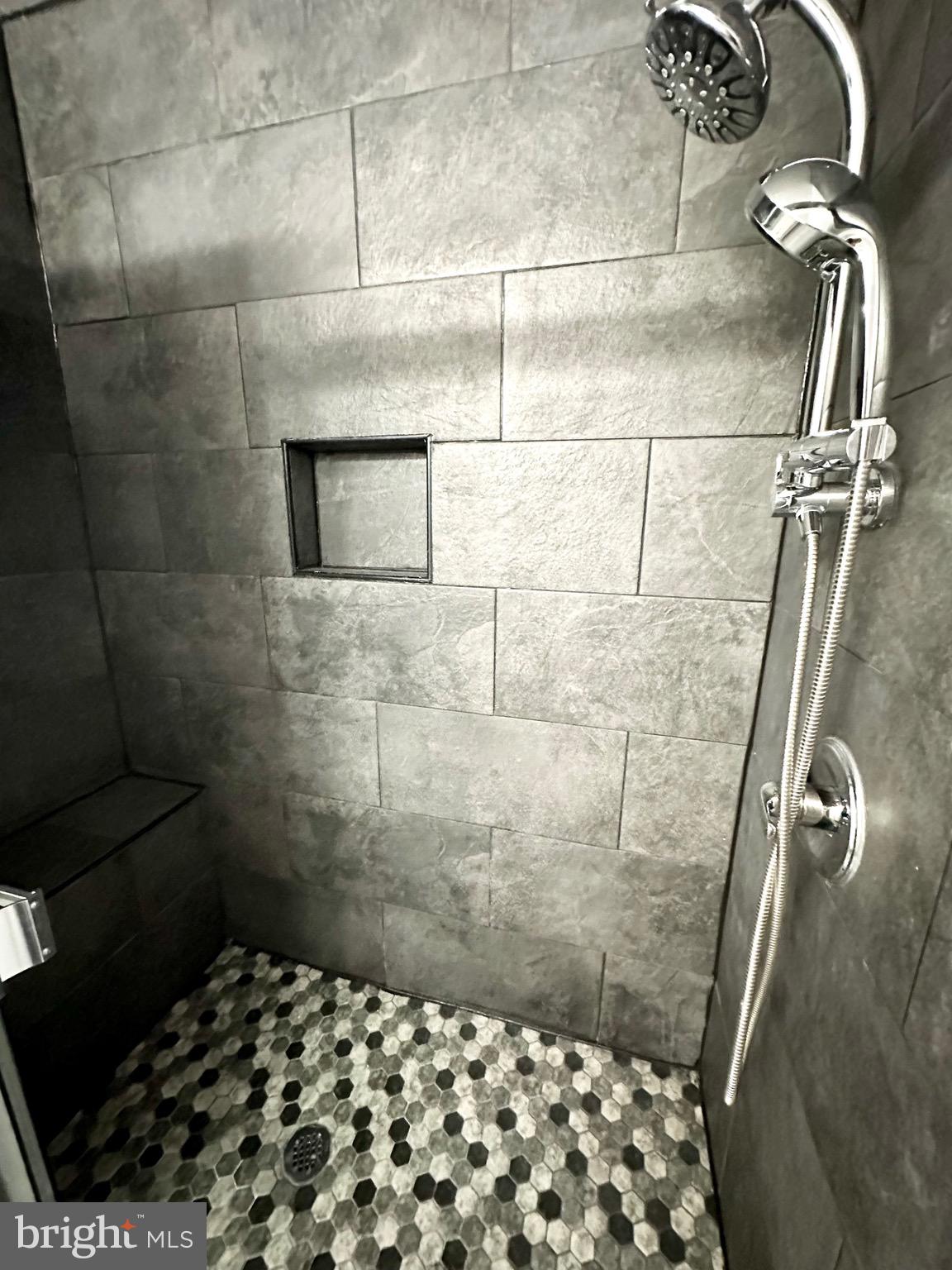 TANTALLON ON THE POTOMAC - Residential Lease