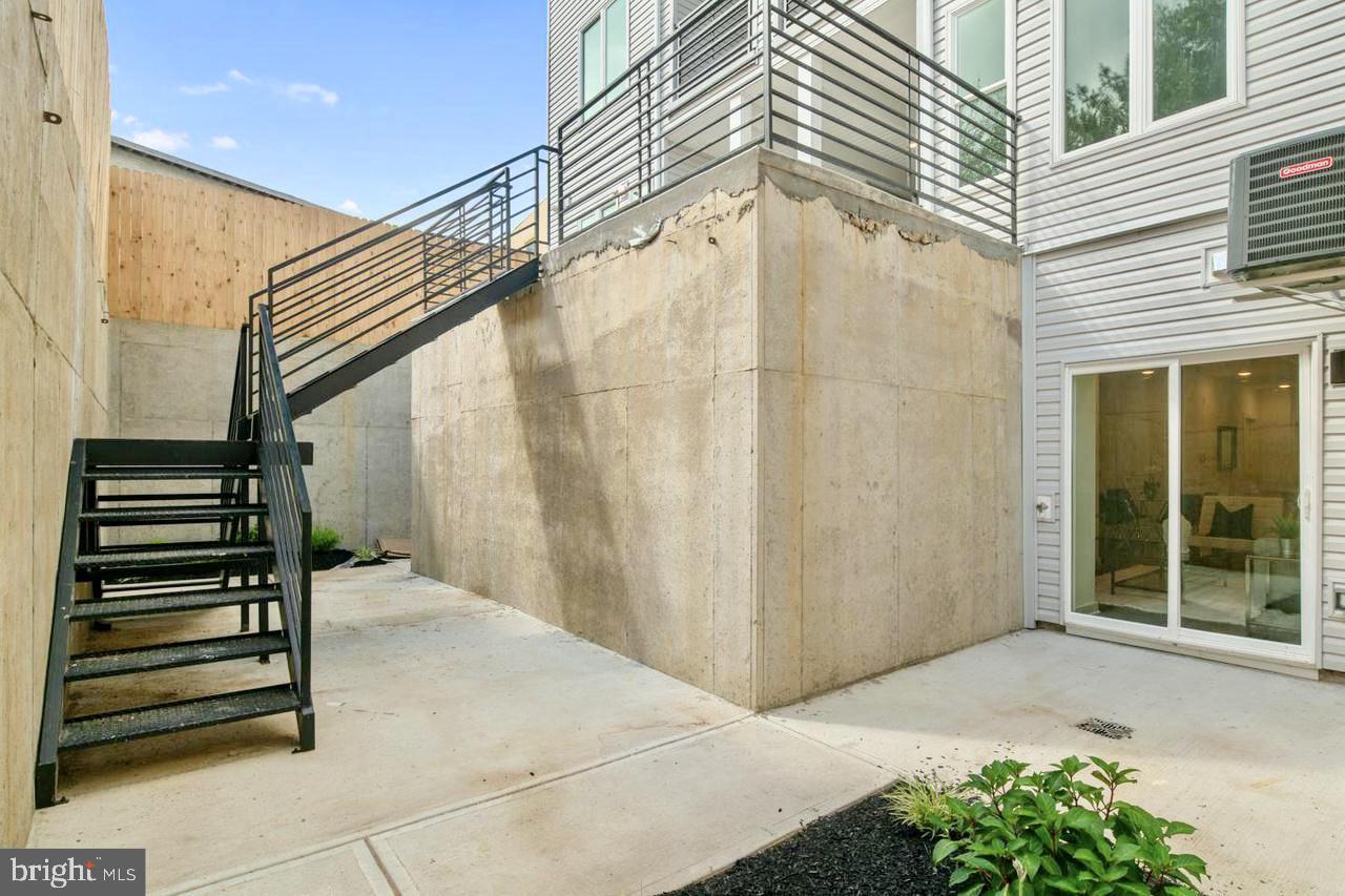 OLDE KENSINGTON - Residential Lease