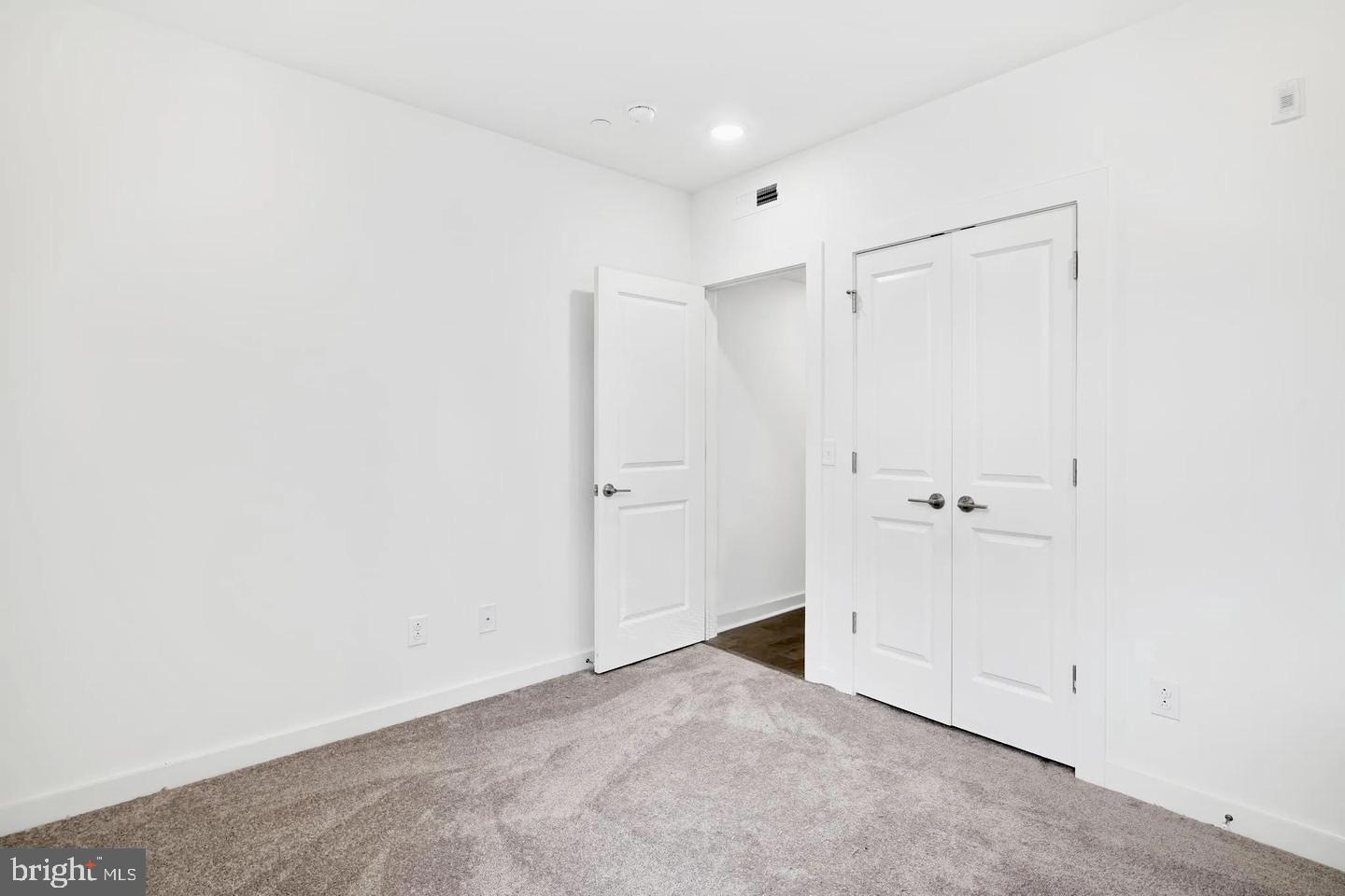 OLDE KENSINGTON - Residential Lease