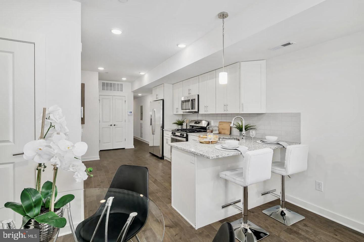 OLDE KENSINGTON - Residential Lease