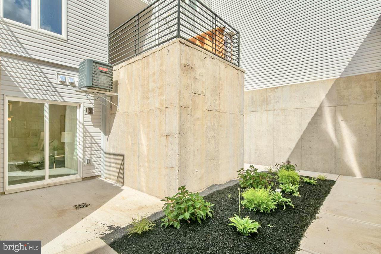 OLDE KENSINGTON - Residential Lease