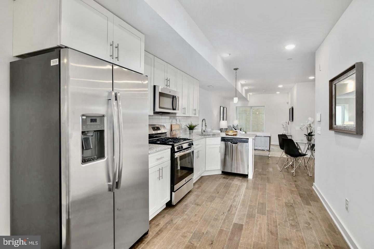 OLDE KENSINGTON - Residential Lease