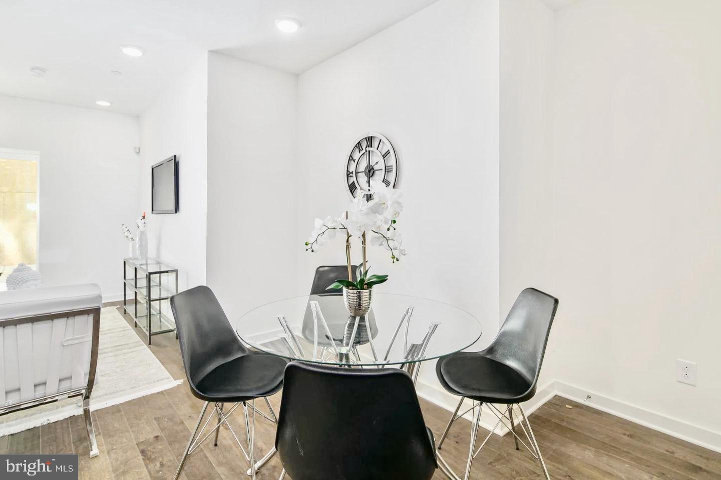 OLDE KENSINGTON - Residential Lease