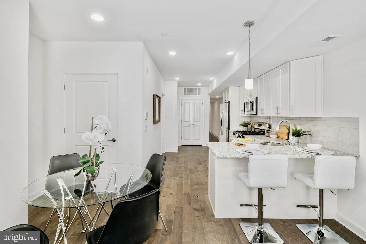 OLDE KENSINGTON - Residential Lease