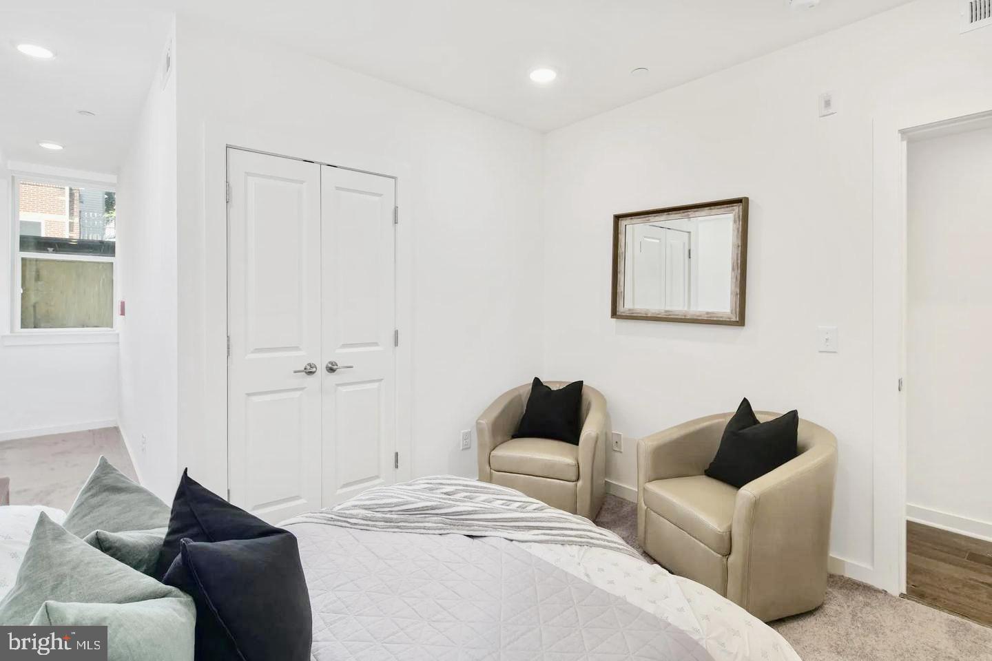 OLDE KENSINGTON - Residential Lease