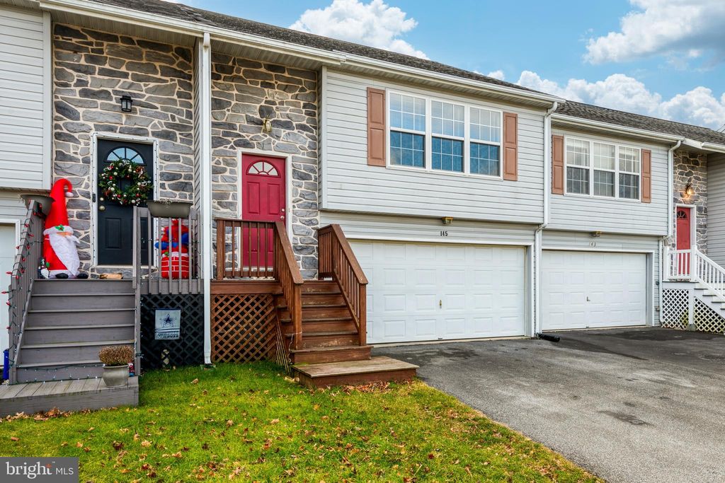 Photo of 145 Norlawn Circle, Lancaster, PA 17601 (MLS # PALA2045304)