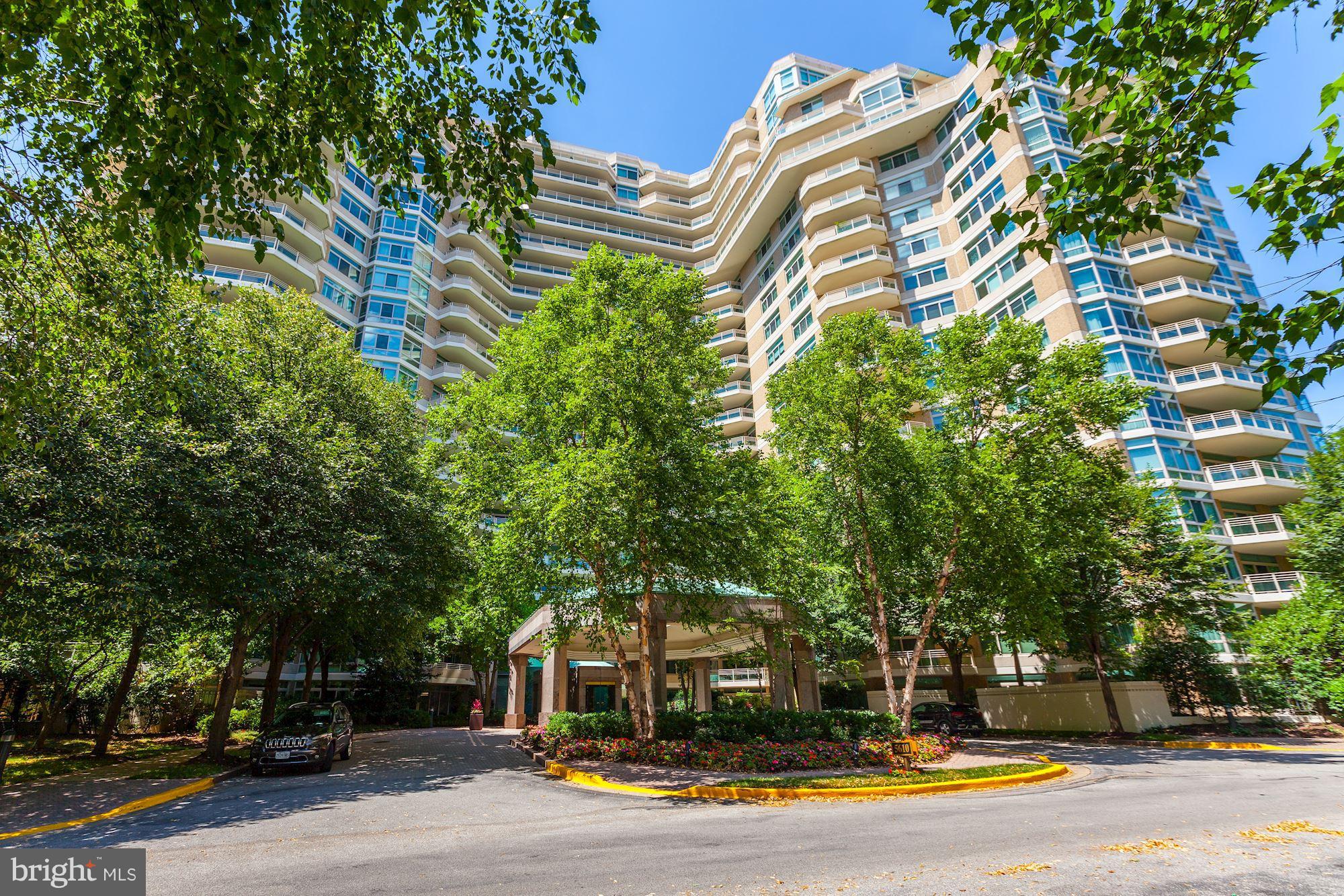 Welcome 2 this rarely available terrace unit @ Somerset House 2.Unit 110 welcomes you w/ grand views of the outdoor terrace & garden. Flooded w/ light, this 2442 SF 2BR+den lives like a single family home all 1 lvl! Mastersuite provides ample closet space + lux marble bath. 2nd BR for guests complete w/ private bath. Formal lib/den off LR & bright white kitch w/ brkf room completes this residence!