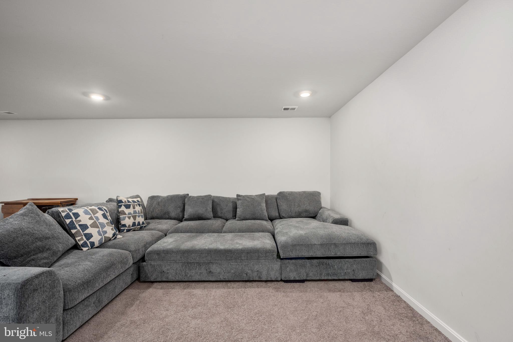 LADYSMITH VILLAGE - Residential