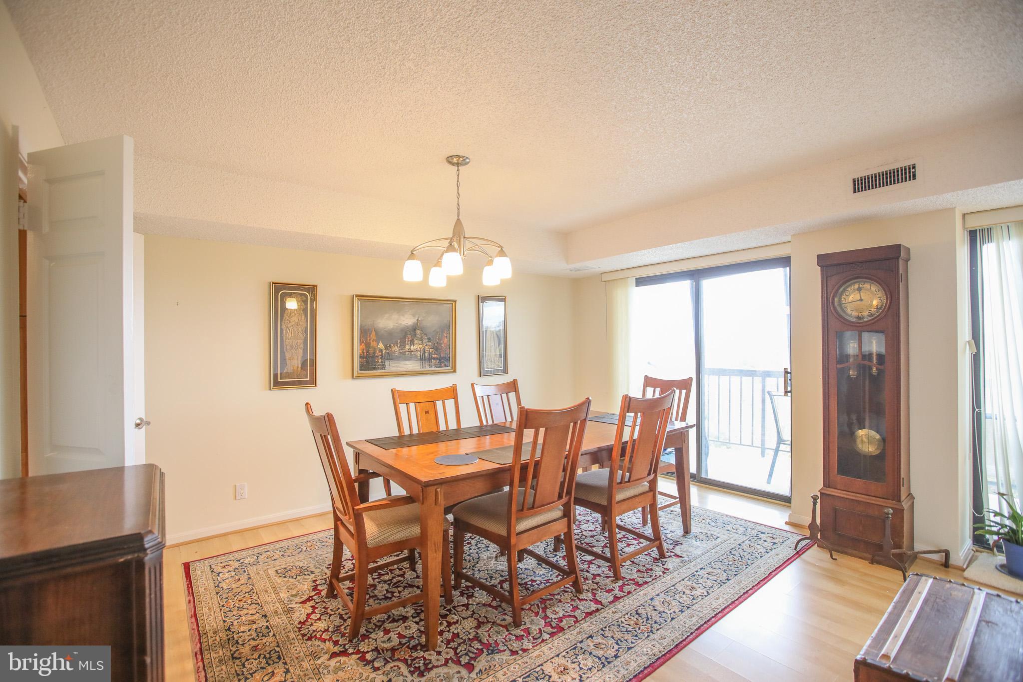 LAKESIDE PLAZA - Residential