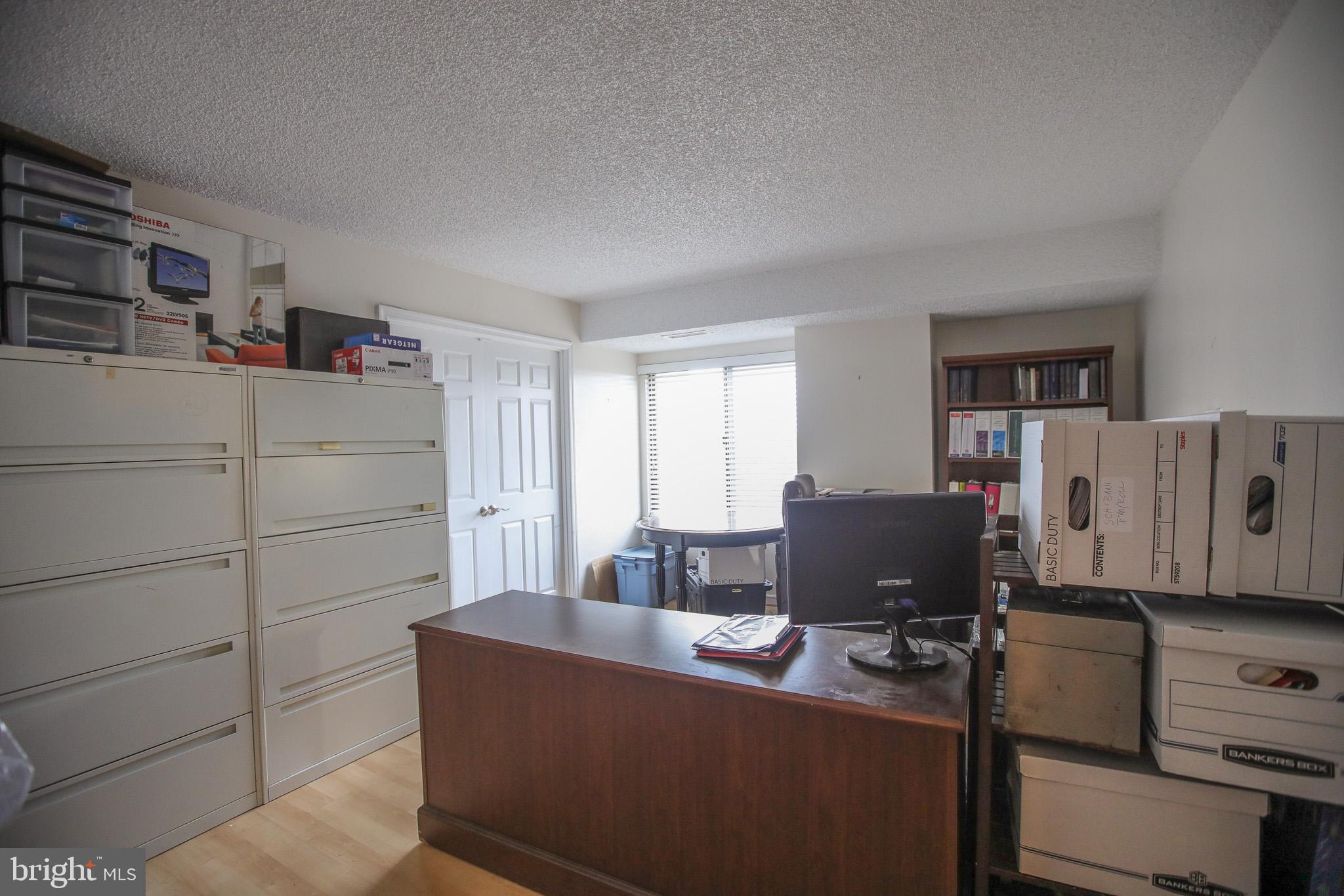 LAKESIDE PLAZA - Residential