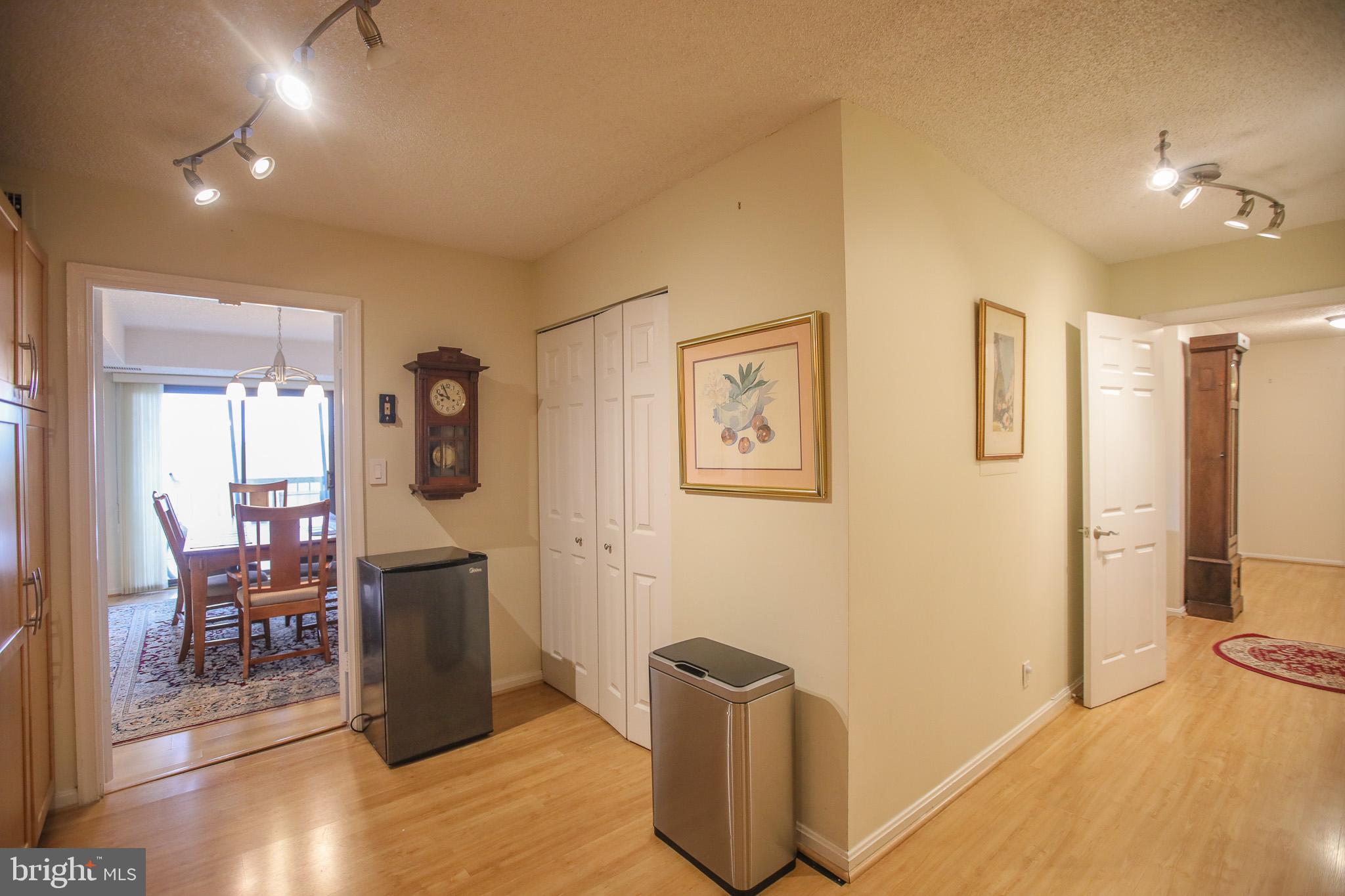 LAKESIDE PLAZA - Residential