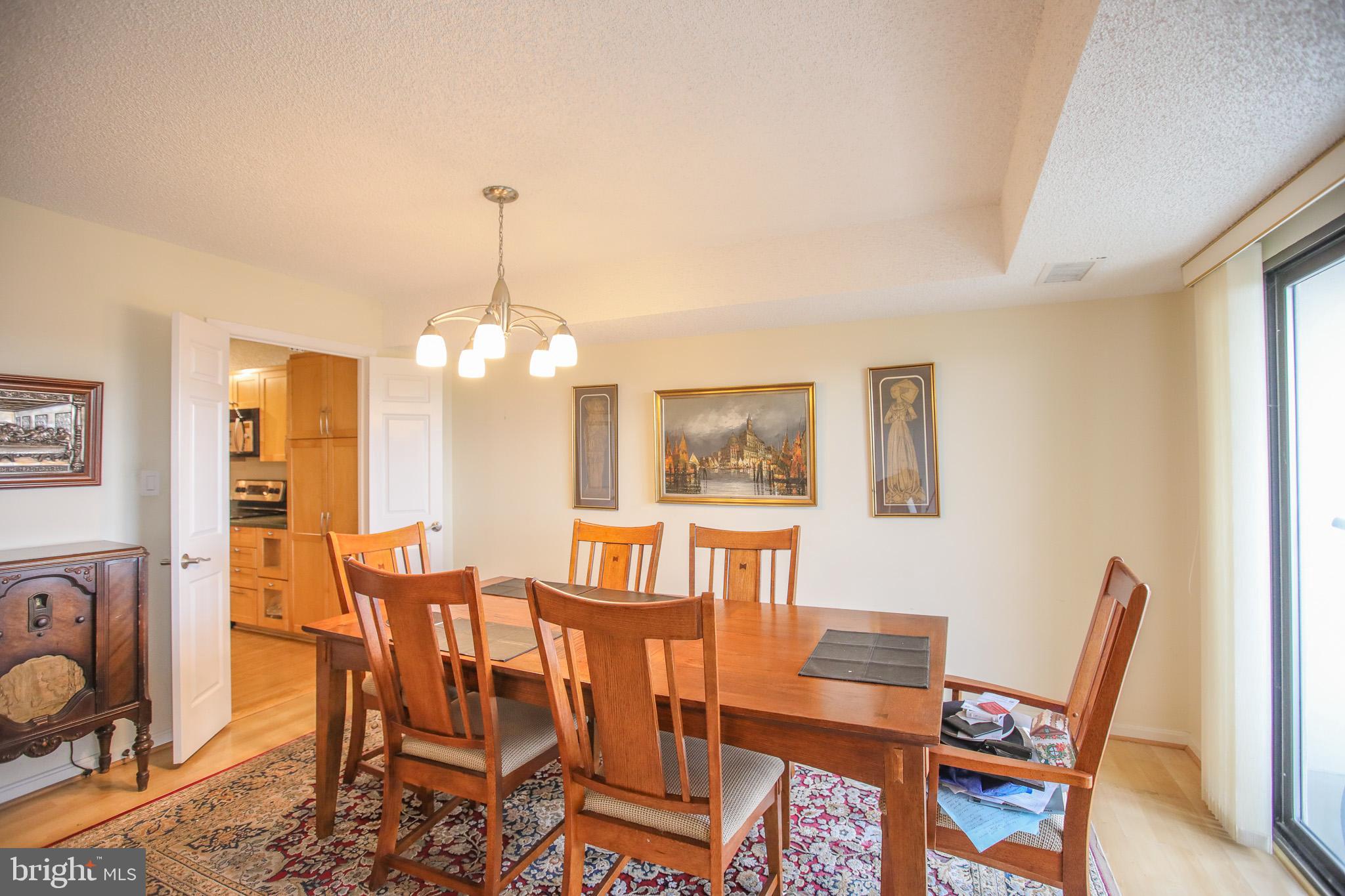 LAKESIDE PLAZA - Residential