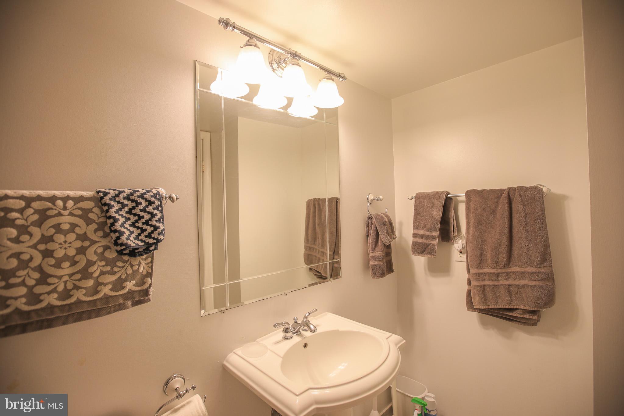 LAKESIDE PLAZA - Residential