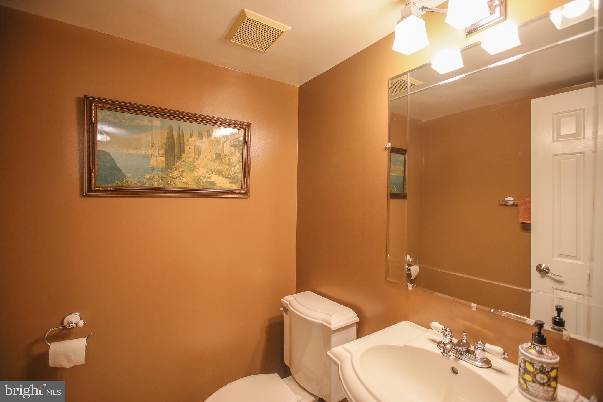 LAKESIDE PLAZA - Residential