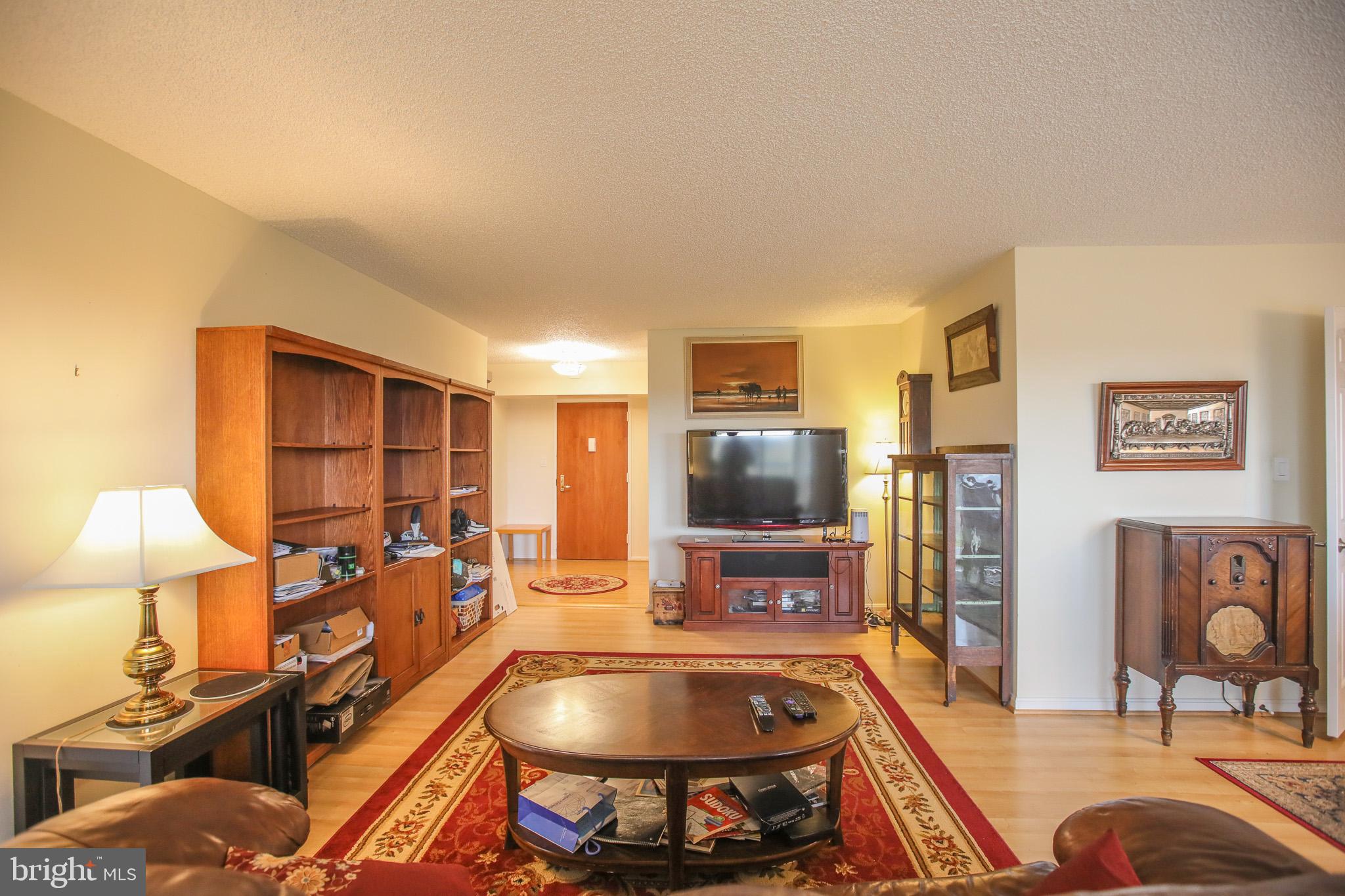 LAKESIDE PLAZA - Residential