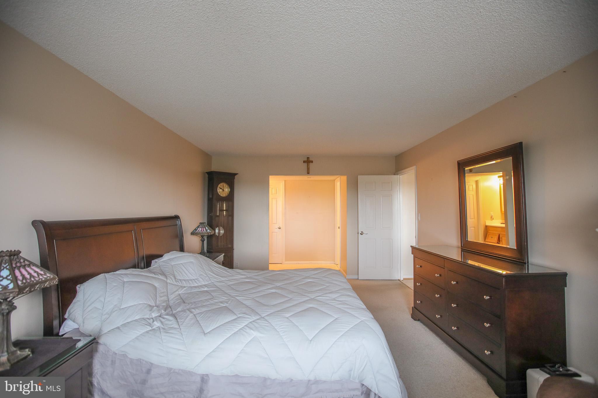 LAKESIDE PLAZA - Residential