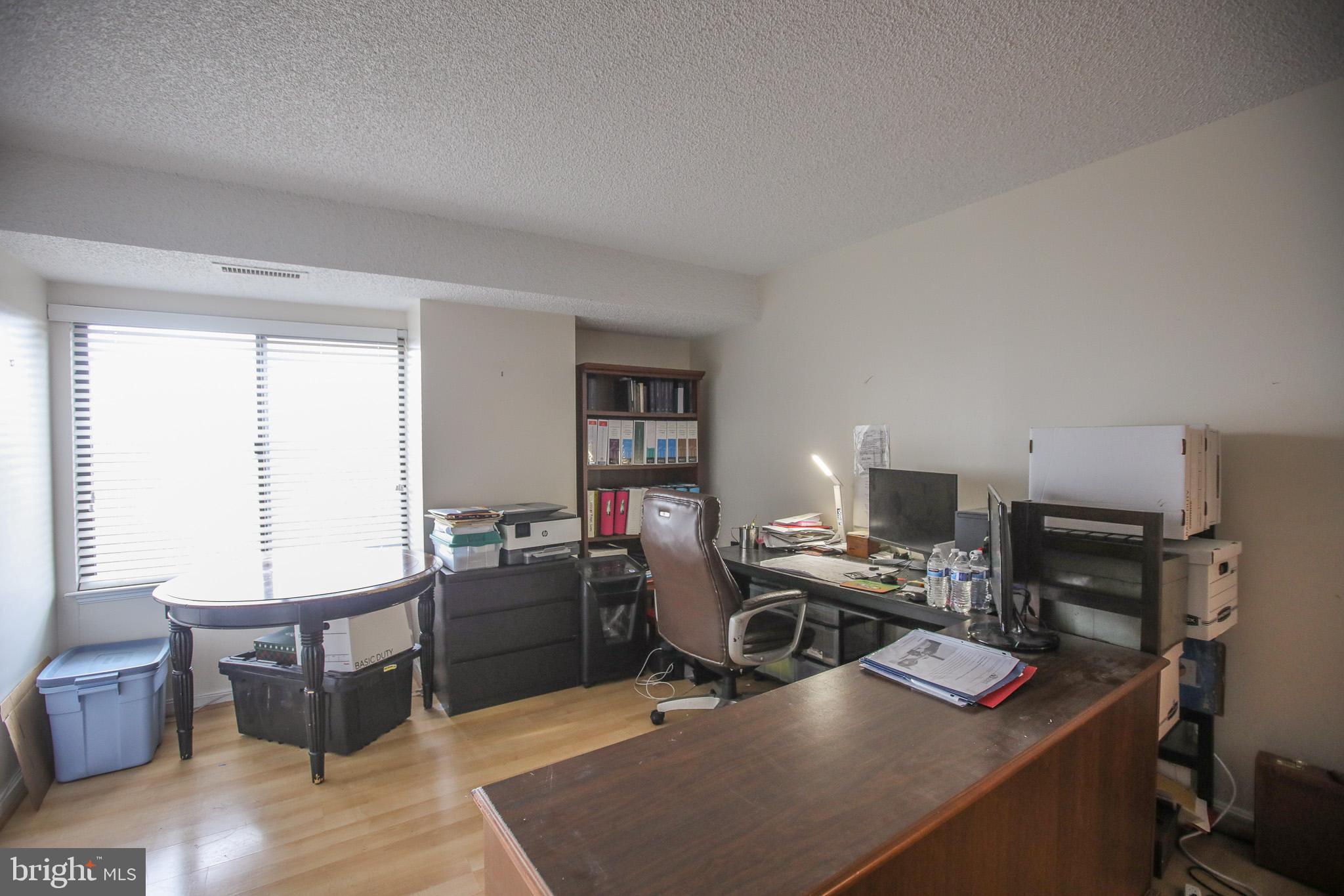 LAKESIDE PLAZA - Residential