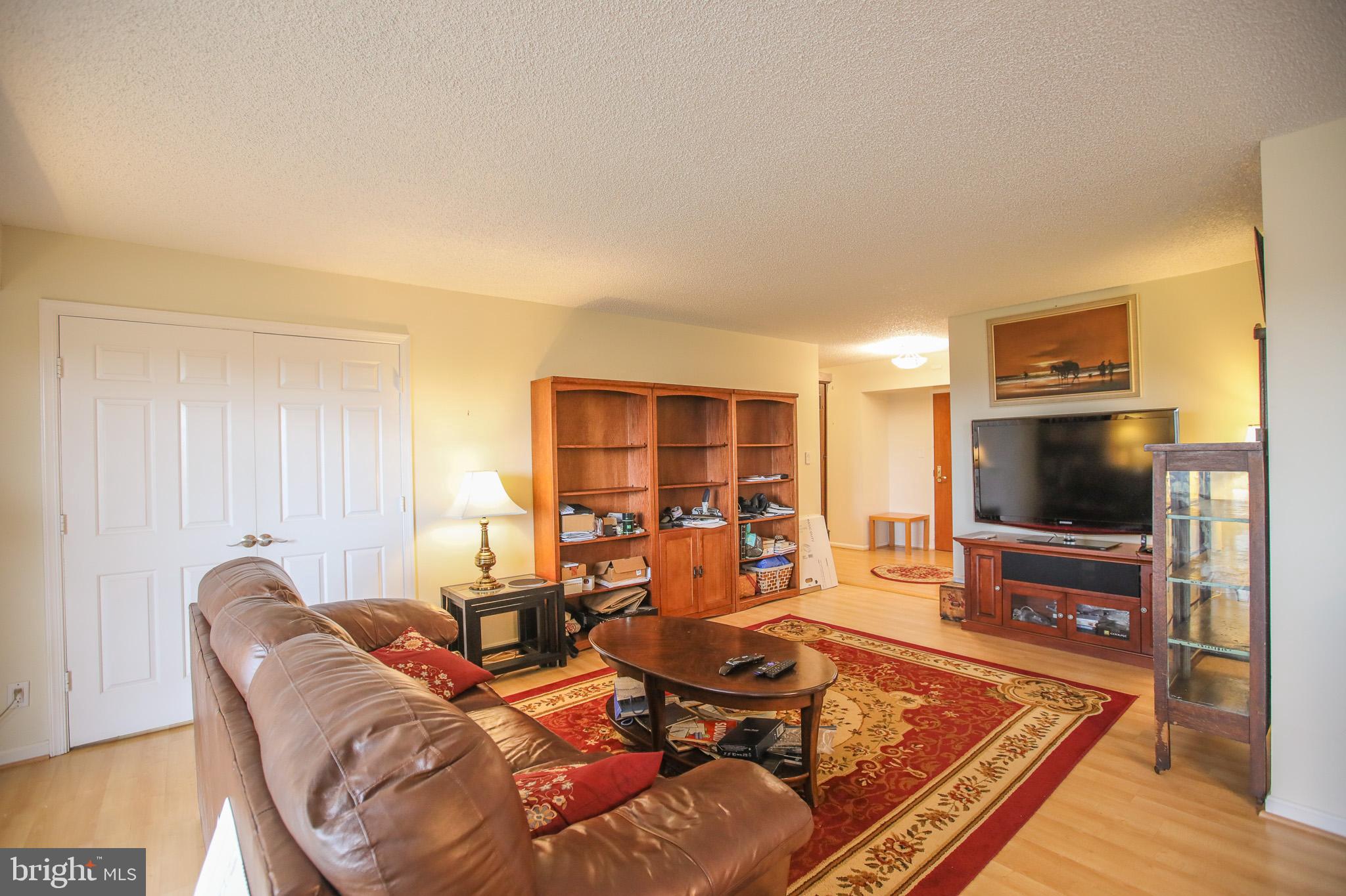 LAKESIDE PLAZA - Residential