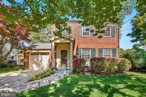 Photo of 8613 Irvington Avenue, BETHESDA, MD 20817 (MLS # MDMC2232186)