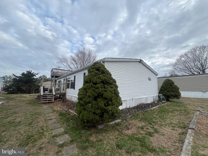 Investor alert! This home has lots of potential and JUST IN TIME for the SUMMER season! This is a large 3 bedroom 2 bath Mobile Home in a Boating Community. TLC can go a long way with this single family double size Mobile near everything in the area. This home is being sold as so make your appointment today to see the potential. 
Motivated seller.