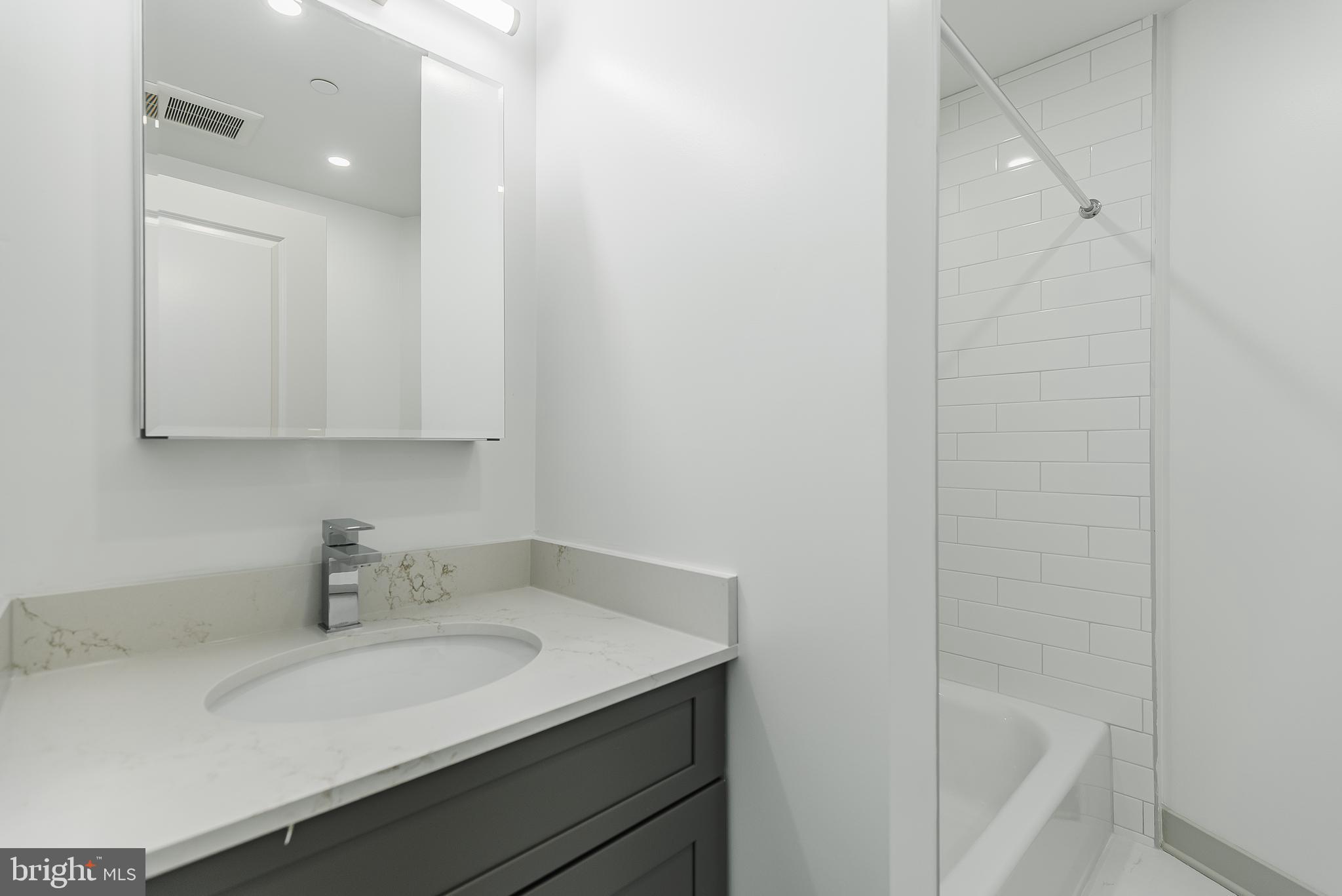 MANTUA - Residential