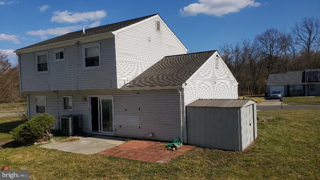 RAMBLING HILLS - Residential Lease