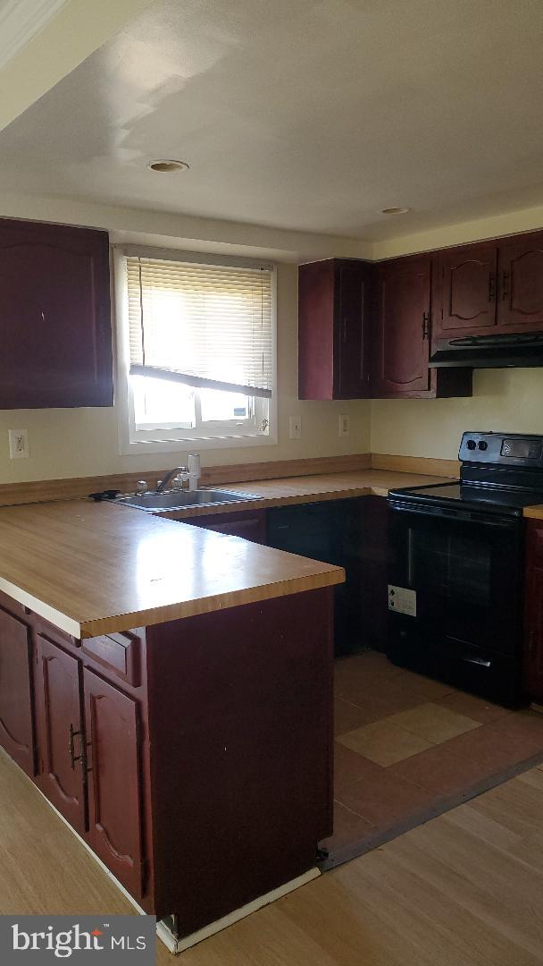 RAMBLING HILLS - Residential Lease