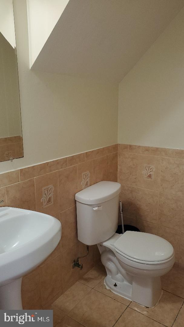 RAMBLING HILLS - Residential Lease