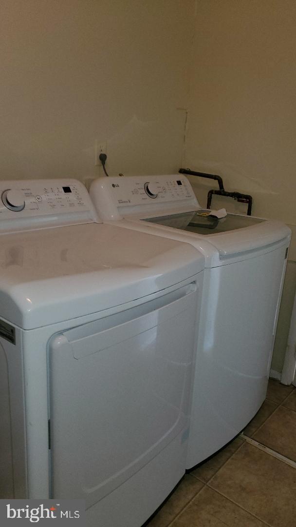 RAMBLING HILLS - Residential Lease